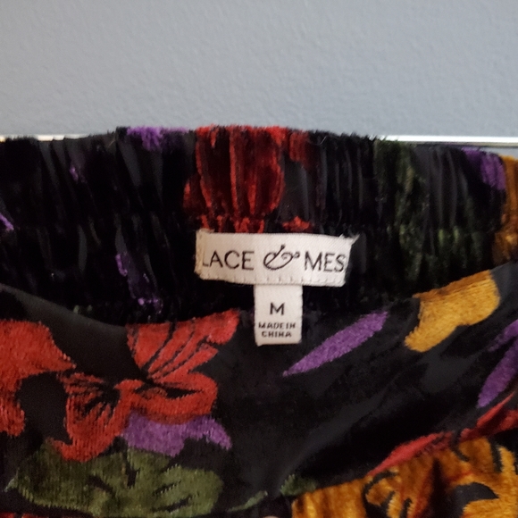 Modoth Black Velvet Burnout Floral Skirt Sz. M - Picture 4 of 4